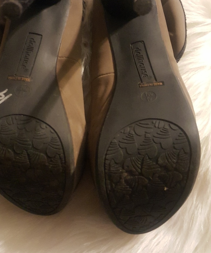 Heels - Picture 3 of 3